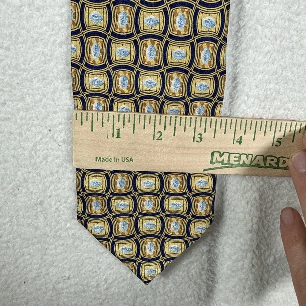 Promotional Pfizer Pharmaceuticals, 100% Silk Tie, Man Pill. Awesome‎